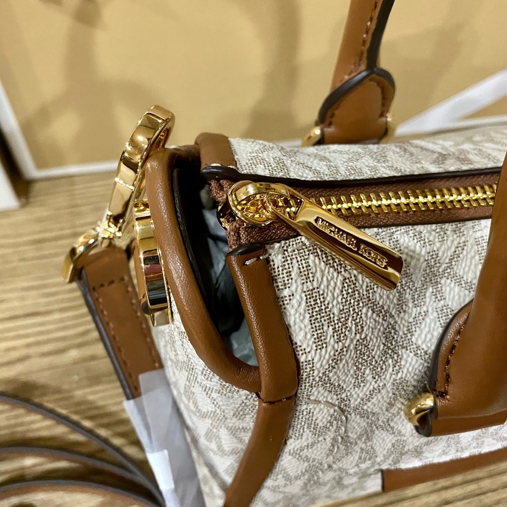 NWT Michael Kors Crossbody Small Handbag Vanilla and Brown - Picture 5 of 9